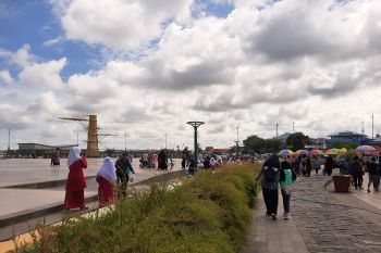 Pemprov Kepri relokasi pedagang kaki lima Taman Gurindam 12