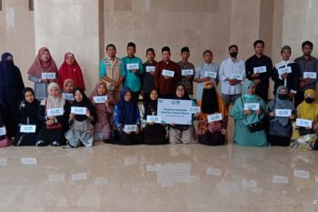 YBM PLN NTB salurkan bantuan untuk guru honor dhuafa
