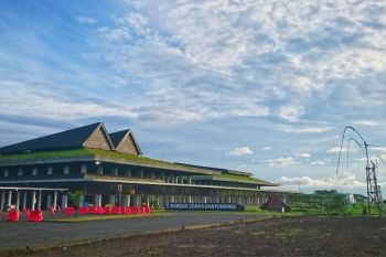 Kementerian Perhubungan pastikan operasional bandara di sekitar Gunung Semeru normal