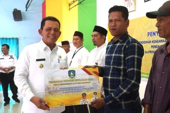Gubernur Ansar salurkan insentif bagi mubalig di Karimun
