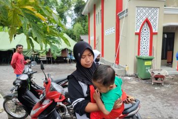 Pengungsi Gunung Semeru butuh selimut dan tikar