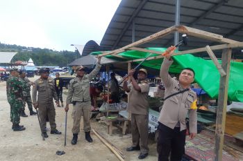 Pemkot Jayapura tertibkan bangunan pedagang ilegal Pasar Youtefa