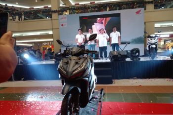 Konsumen Sulut pilih New Honda Vario 125 warna biru