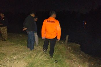 Basarnas mencari adik-kakak tenggelam di Sungai Lasolo Konawe Utara