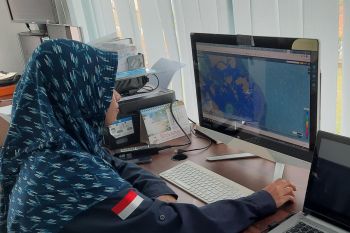 BMKG ingatkan warga waspadai gelombang laut di Natuna mencapai 4 meter