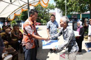 Pemkab Sinjai memberikan bantuan kepada 66 kelompok nelayan