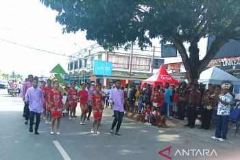 Lomba tari Yospan jalanan sambut perayaan Natal