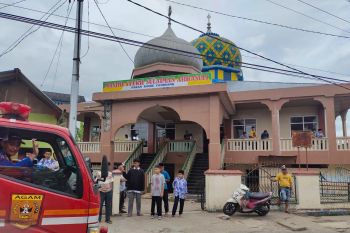 Diduga karena siswa bolos merokok, mesjid di Agam nyaris terbakar