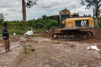 Pemkab Lombok Tengah mengimbau warga tidak menambang Batu Apung