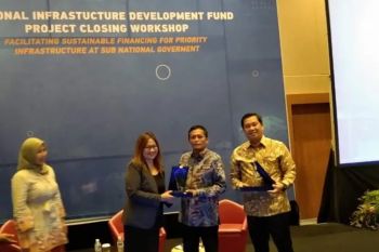 Pemkab Lombok Tengah menerima penghargaan dari Bank Dunia