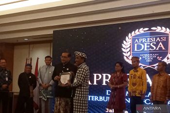 Komisi Informasi Pusat beri apresiasi tiga desa sebagai Desa Transparan