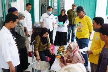 Dinas Pertanian Luwu Utara latih petani buat pupuk organik