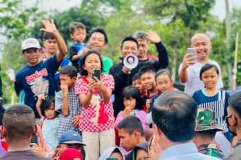 Jokowi perintahkan TNI-Polri bantu bersihkan puing sisa gempa