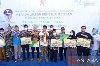Bantuan perlinsos keagamaan di Kabupaten Bekasi disalurkan