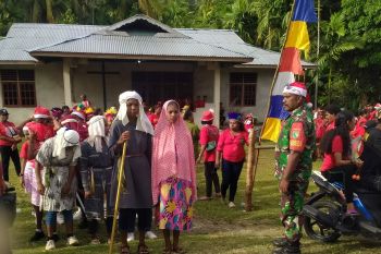 Koramil Biak Timur beri pengawalan pada parade Natal