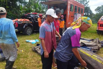 Korban gempa Cianjur antusias bantu bongkar bantuan dari Sleman