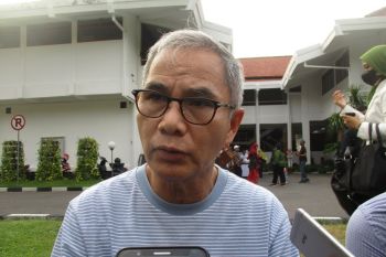 Desainer Wignyo apresiasi tenun ikat Kediri