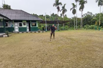 Koramil Biak Barat bersihkan lingkungan jelang Natal dan Tahun Baru