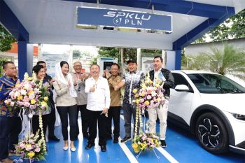 Komisi VII DPR resmikan SPKLU PLN UIDJateng DIY