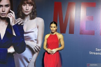 Adinia Wirasti dan Tatjana Saphira "Mendua"