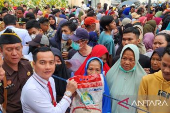 Polda Sumsel kawal operasi pasar beras murah di Palembang
