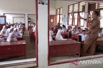 BPBD Pasaman Barat gelar simulasi gempa terhadap siswa-guru di Talamau