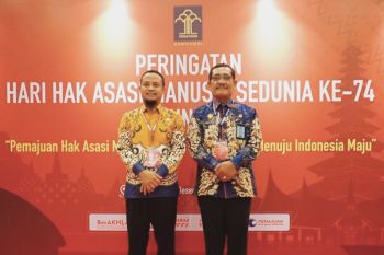 Kakanwil Kemenkumham dan Gubernur Sulsel terima Penghargaan HAM