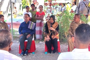 Risma serahkan bantuan rumah bagi korban badai Seroja di NTT