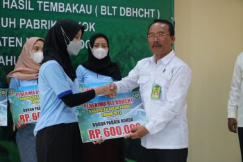 Kulon Progo salurkan BLT cukai tembakau untuk buruh rokok