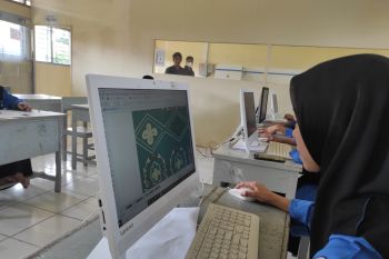 Tiga SMK di Padang produksi seragam batik untuk sekolah di Sumbar