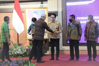 PLTU Batang raih penghargaan CSR Award 2022 dari Gubernur Jateng