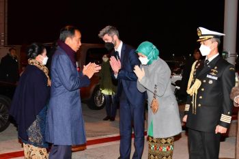 Presiden Jokowi dan Ibu Negara kembali ke Tanah Air