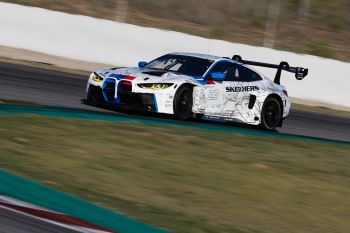 Sean Gelael dan Valentino Rossi satu tim geber BMW di 24H Dubai UEA