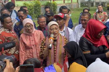 Menaker meminta masyarakat peduli terhadap anak-anak PMI