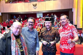 Peluncuran buku baru Chappy Hakim, MURI dan The Aksi Band Playsetss