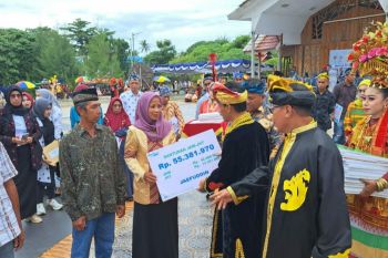 Bupati Wakatobi serahkan santunan kematian BPJAMSOSTEK
