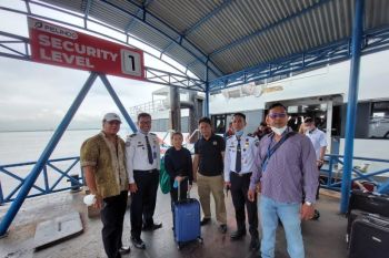 Kantor Imigrasi Dumai deportasi WN Malaysia inisial GT karena palsukan identitas