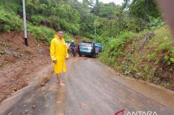 BPBD Sangihe: Jalur jalan tertutup longsor  sudah terbuka