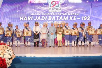 Pemkot berikan anugerah Batam Madani pada 13 tokoh