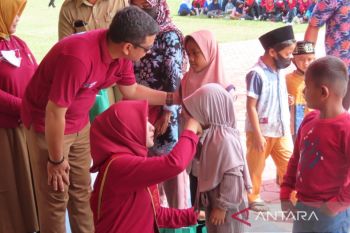 Pemkot Pekalongan salurkan 100 paket sembako kepada penerima manfaat