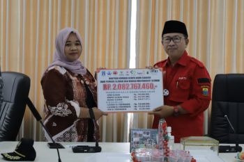 Pemkab Sleman menyerahkan bantuan uang Rp2 miliar ke Cianjur