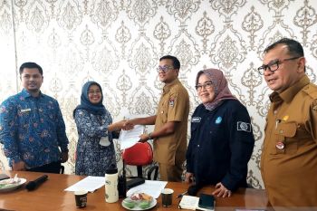 Ombudsman Sumbar mediasi aduan wali murid soal uang seragam sekolah