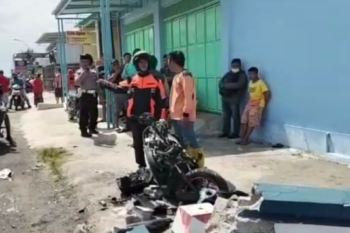Kronologi mobil polisi tabrak sepeda motor ibu guru hingga tewas