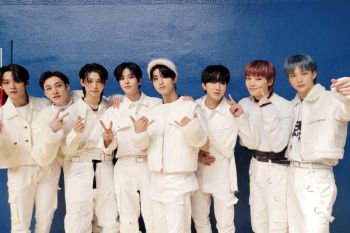 Stray Kids kembali lewat album digital "SKZ-REPLAY" dengan lagu utama "FAM"