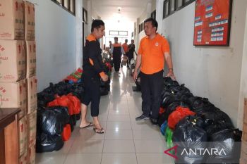 Ribuan paket sembako disiapkan untuk korban banjir di Natuna