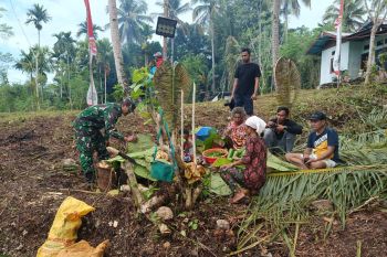 Koramil Biak Utara beri pengamanan pada tradisi pengantaran mas kawin
