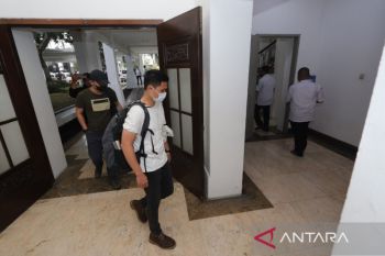 KPK periksa ruang kerja Gubernur Jatim Khofidah Indar Parawansa