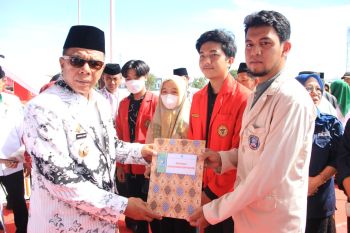 97 mahasiswa Bulukumba terima beasiswa berprestasi pada HUT ke 77 PGRI