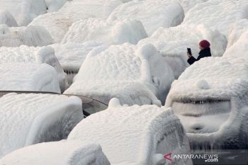 Salju lebat di Jepang akibatkan pengemudi terlantar semalaman di jalaan raya
