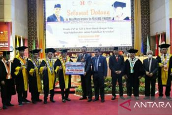 Bank Nagari serahkan CSR ke UNP dalam bentuk beasiswa